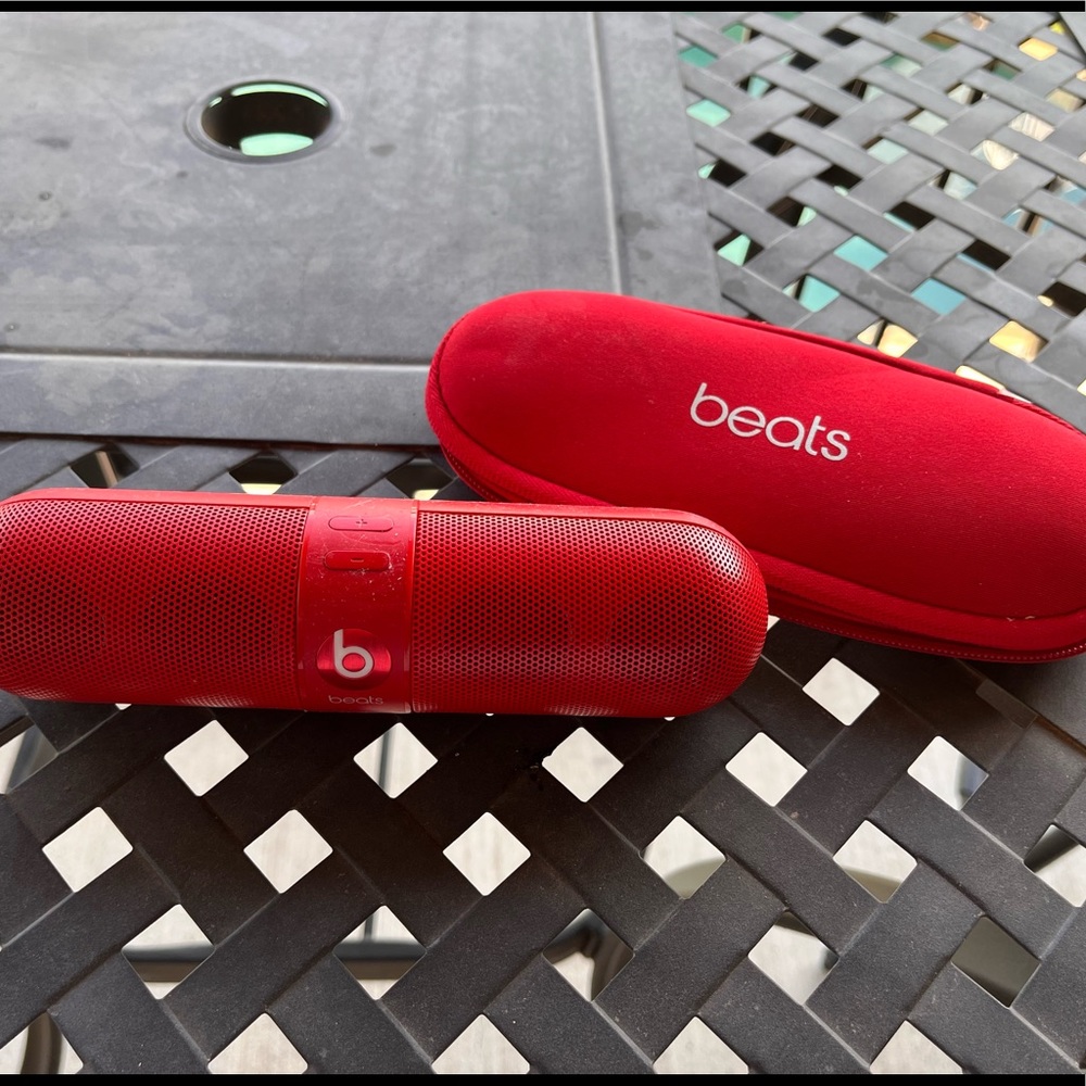 Beat Pill Speaker with case!!
